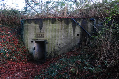 900623 Gezicht op de mitrailleurkazemat op het terrein van het Fort De Bilt (Biltsestraatweg 160) te Utrecht.